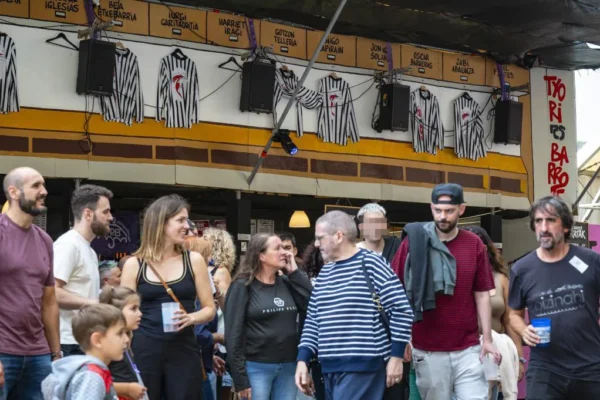 Camisetas de etarras en la Aste Nagusia generan controversia en Bilbao